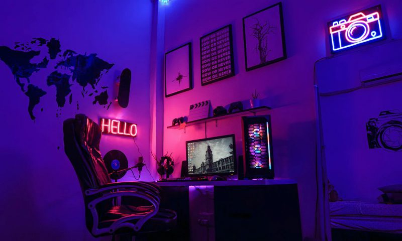 gaming pc en neon licht